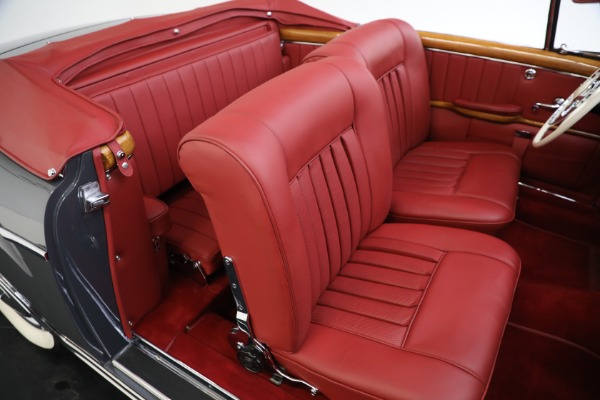 Used 1959 Mercedes Benz 220 S Ponton Cabriolet for sale $229,900 at Alfa Romeo of Westport in Westport CT 06880 25