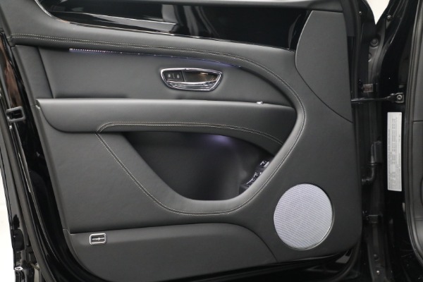New 2024 Bentley Bentayga Hybrid for sale $241,325 at Alfa Romeo of Westport in Westport CT 06880 15