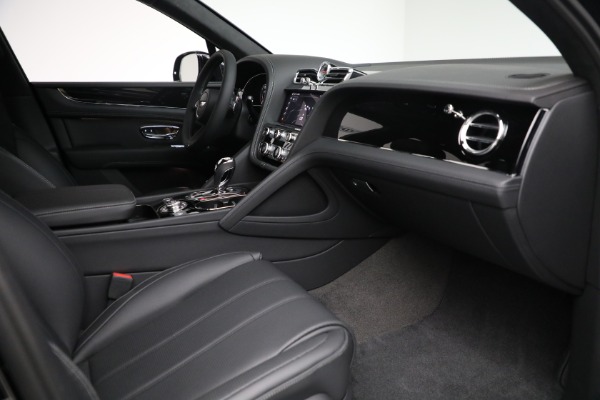 New 2024 Bentley Bentayga Hybrid for sale $241,325 at Alfa Romeo of Westport in Westport CT 06880 27
