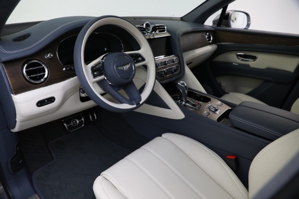 New 2024 Bentley Bentayga V8 for sale $234,190 at Alfa Romeo of Westport in Westport CT 06880 15