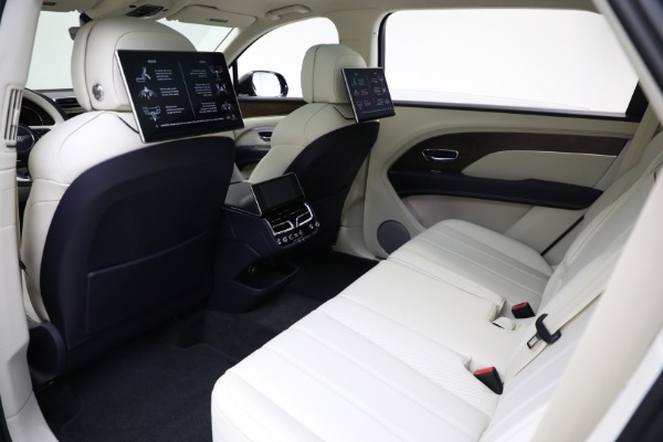 Used 2024 Bentley Bentayga EWB V8 for sale $204,900 at Alfa Romeo of Westport in Westport CT 06880 21