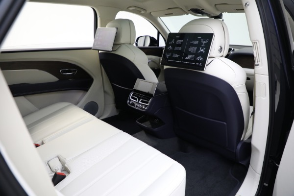 New 2024 Bentley Bentayga EWB V8 for sale $204,900 at Alfa Romeo of Westport in Westport CT 06880 25