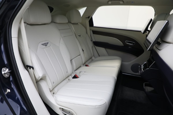 Used 2024 Bentley Bentayga EWB V8 for sale $204,900 at Alfa Romeo of Westport in Westport CT 06880 27
