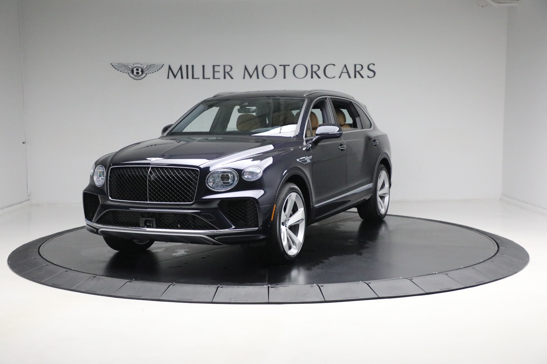 New 2024 Bentley Bentayga EWB V8 for sale $271,585 at Alfa Romeo of Westport in Westport CT 06880 1