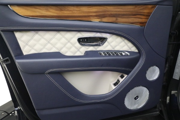 Used 2021 Bentley Bentayga V8 for sale Sold at Alfa Romeo of Westport in Westport CT 06880 13