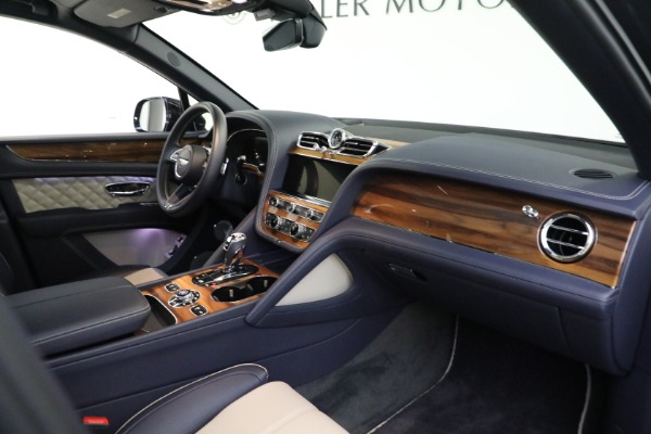 Used 2021 Bentley Bentayga V8 for sale Sold at Alfa Romeo of Westport in Westport CT 06880 18