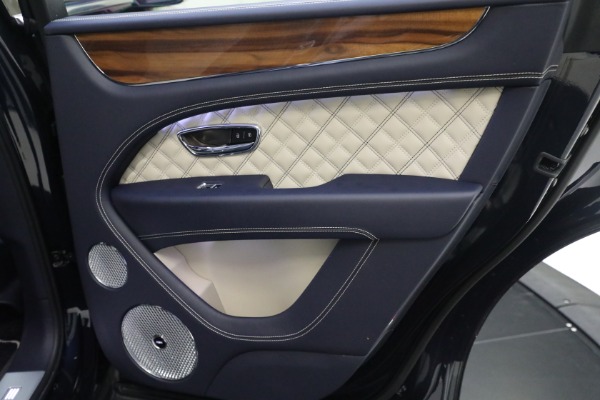 Used 2021 Bentley Bentayga V8 for sale Sold at Alfa Romeo of Westport in Westport CT 06880 25