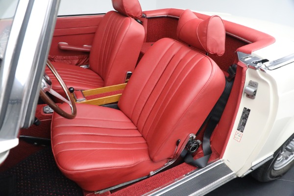 Used 1970 Mercedes-Benz 280 SL for sale Sold at Alfa Romeo of Westport in Westport CT 06880 19