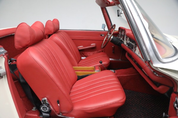 Used 1970 Mercedes-Benz 280 SL for sale Sold at Alfa Romeo of Westport in Westport CT 06880 24