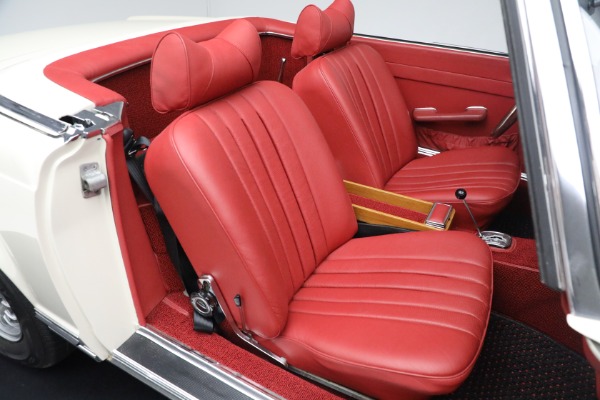 Used 1970 Mercedes-Benz 280 SL for sale Sold at Alfa Romeo of Westport in Westport CT 06880 25