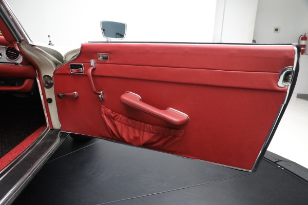Used 1970 Mercedes-Benz 280 SL for sale Sold at Alfa Romeo of Westport in Westport CT 06880 26