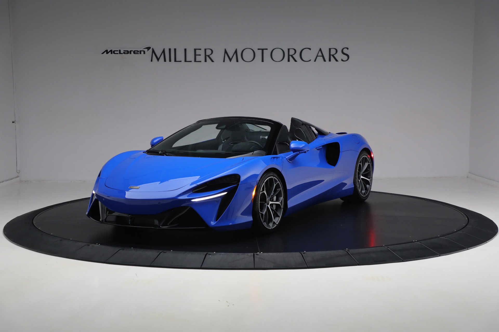 New 2025 McLaren Artura Spider Performance for sale $329,718 at Alfa Romeo of Westport in Westport CT 06880 1