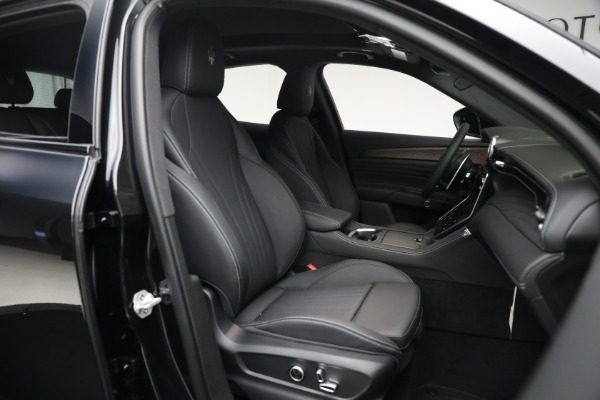 New 2025 Maserati Grecale Folgore - Fully Electric Vehicle for sale Sold at Alfa Romeo of Westport in Westport CT 06880 14