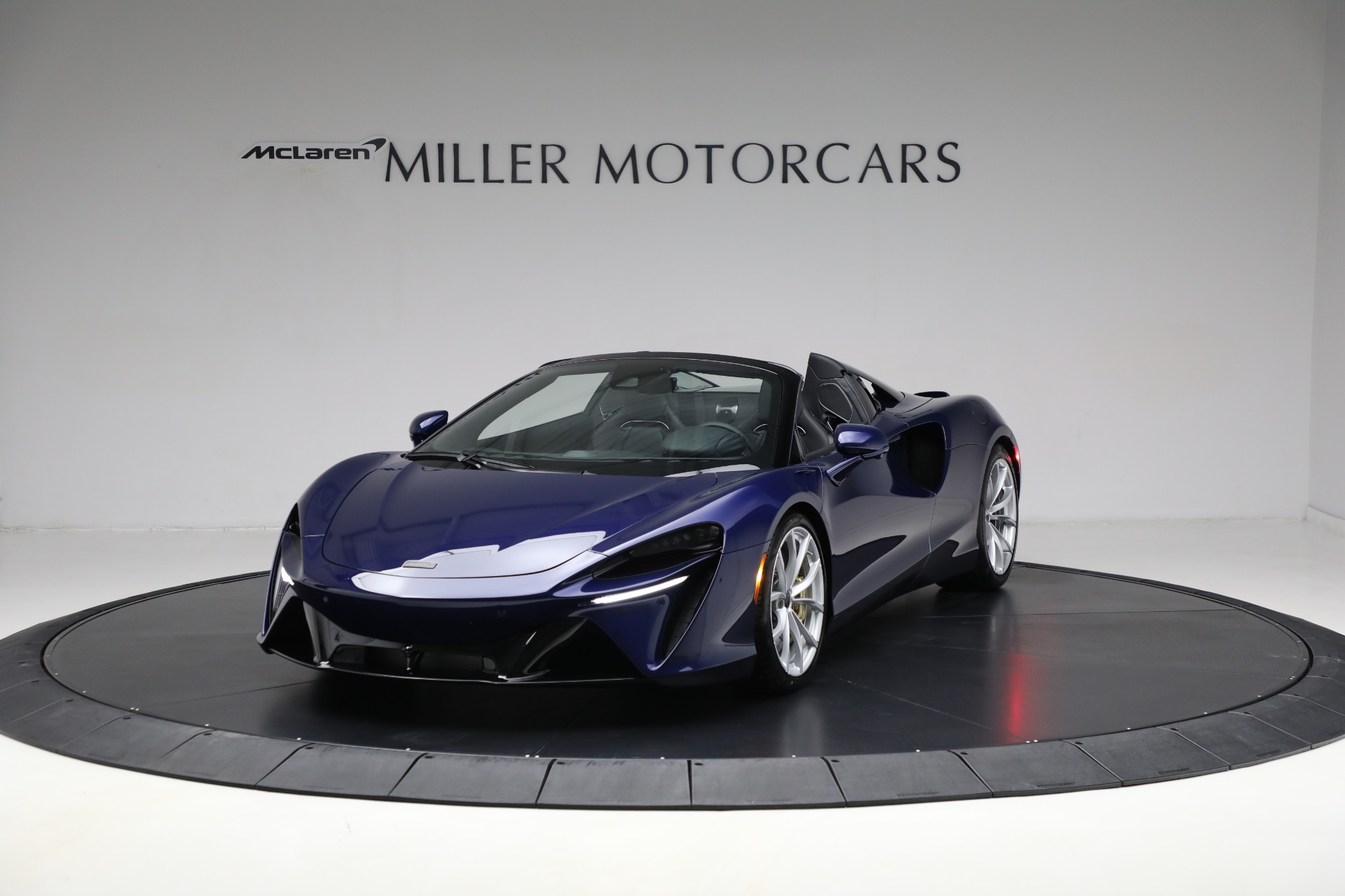 New 2025 McLaren Artura Spider TechLux for sale $327,158 at Alfa Romeo of Westport in Westport CT 06880 1