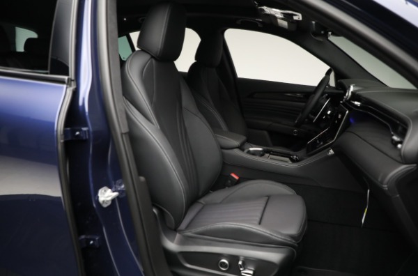 New 2025 Maserati Grecale Modena for sale Sold at Alfa Romeo of Westport in Westport CT 06880 12