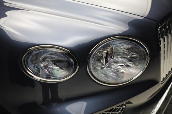 Used 2025 Bentley Bentayga EWB Azure V8 for sale $239,900 at Alfa Romeo of Westport in Westport CT 06880 13