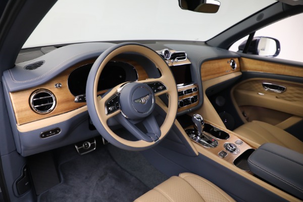 Used 2025 Bentley Bentayga EWB Azure V8 for sale $239,900 at Alfa Romeo of Westport in Westport CT 06880 17