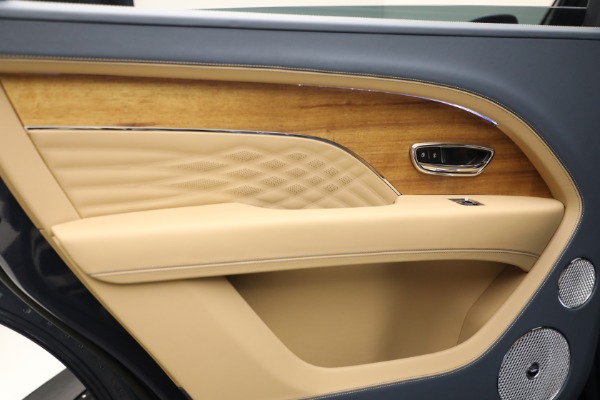 Used 2025 Bentley Bentayga EWB Azure V8 for sale $239,900 at Alfa Romeo of Westport in Westport CT 06880 24
