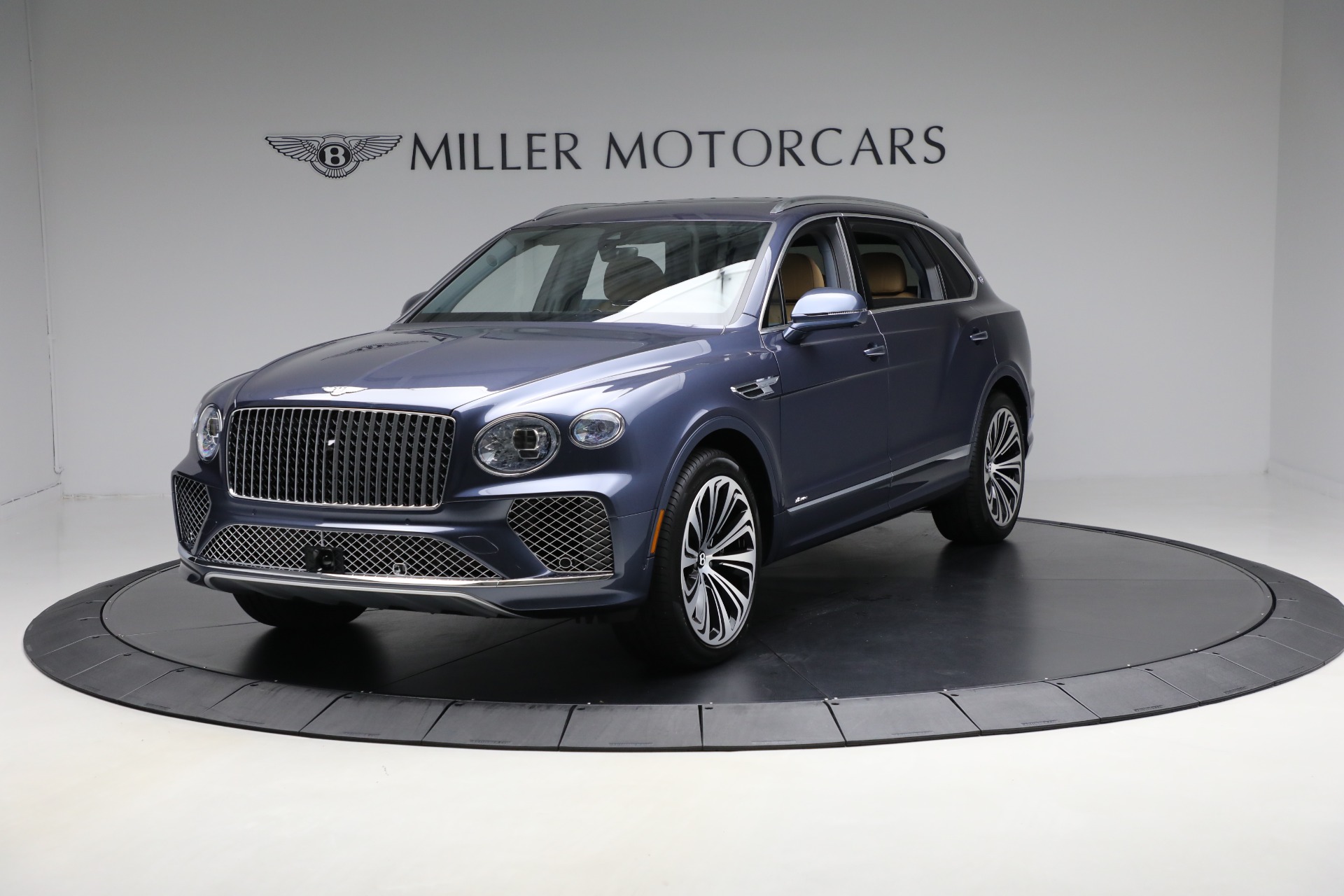 Used 2025 Bentley Bentayga EWB Azure V8 for sale $239,900 at Alfa Romeo of Westport in Westport CT 06880 1