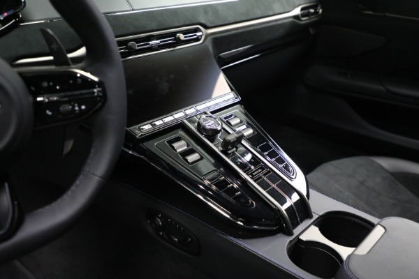 Used 2025 Aston Martin Vantage for sale $196,900 at Alfa Romeo of Westport in Westport CT 06880 22