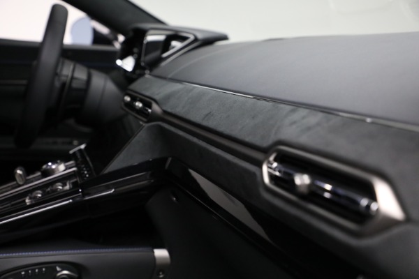 Used 2025 Aston Martin Vantage for sale $196,900 at Alfa Romeo of Westport in Westport CT 06880 24