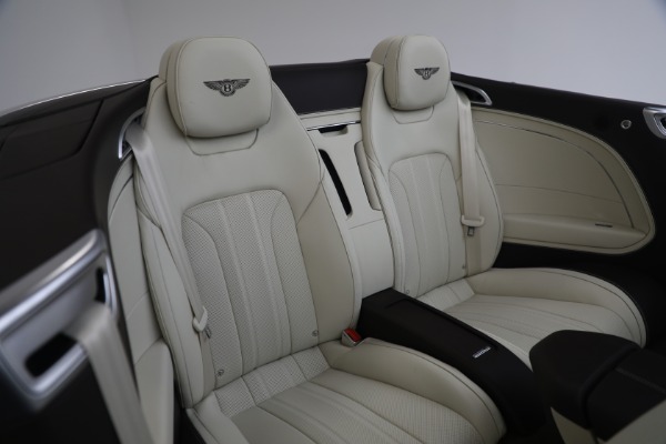 Used 2022 Bentley Continental GTC V8 for sale $225,900 at Alfa Romeo of Westport in Westport CT 06880 25