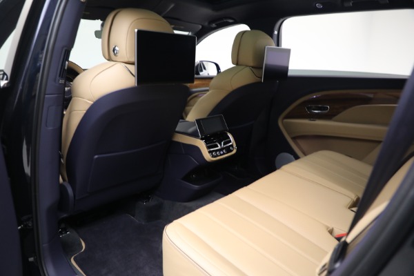 Used 2024 Bentley Bentayga EWB V8 for sale $204,900 at Alfa Romeo of Westport in Westport CT 06880 21