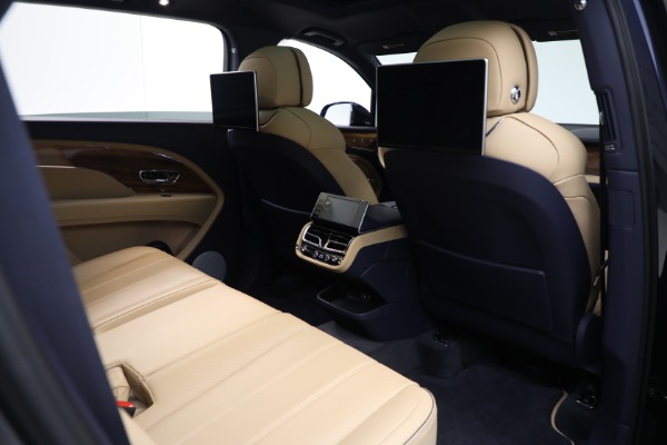 Used 2024 Bentley Bentayga EWB V8 for sale $204,900 at Alfa Romeo of Westport in Westport CT 06880 24