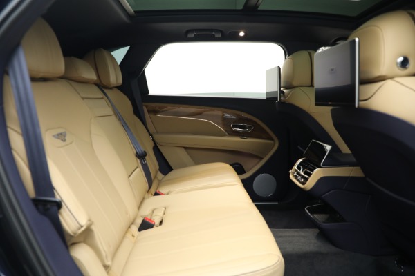 Used 2024 Bentley Bentayga EWB V8 for sale $204,900 at Alfa Romeo of Westport in Westport CT 06880 25