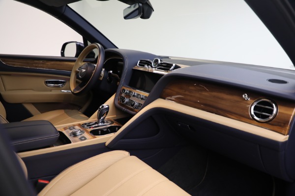 Used 2024 Bentley Bentayga EWB V8 for sale $204,900 at Alfa Romeo of Westport in Westport CT 06880 28