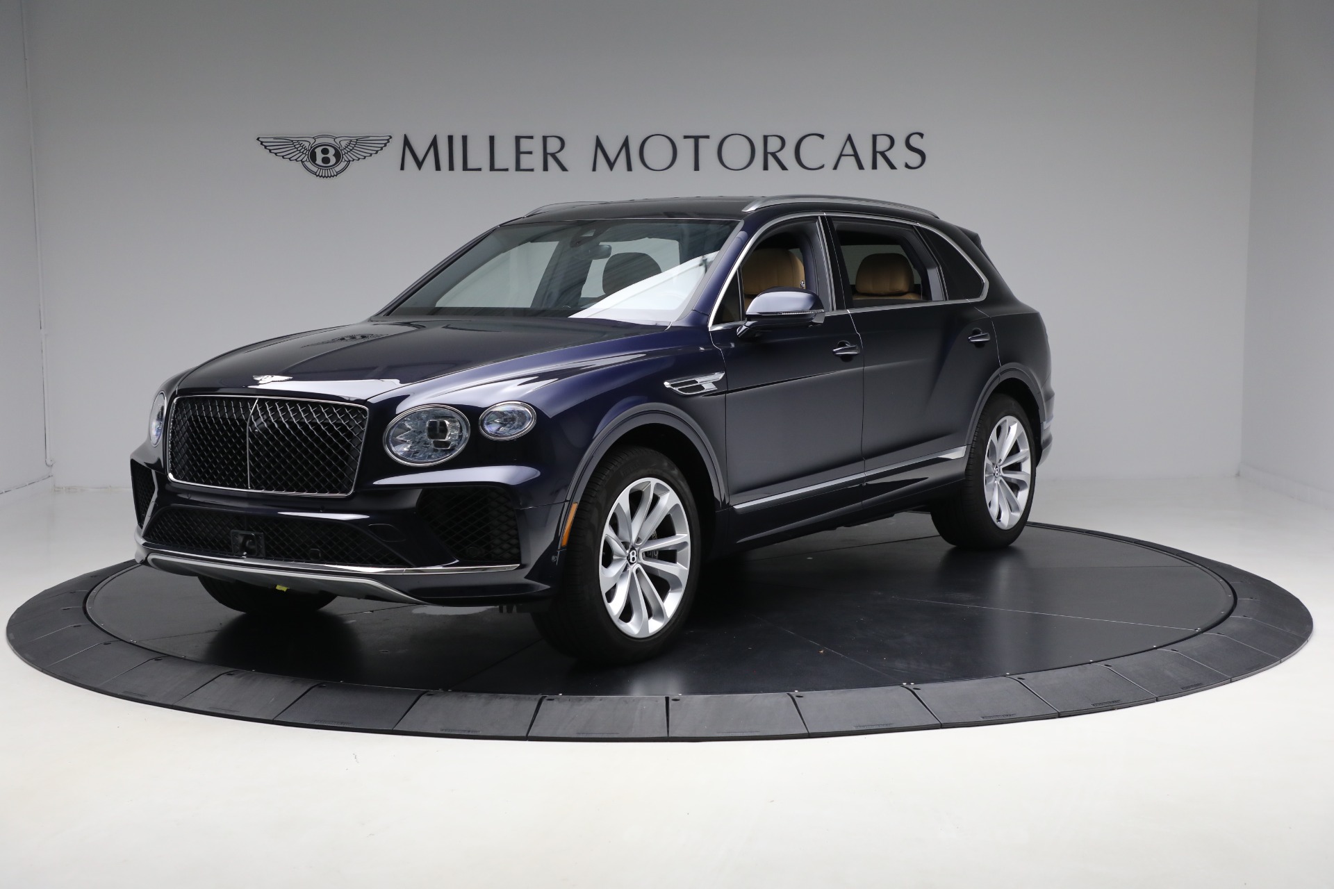Used 2024 Bentley Bentayga EWB V8 for sale $204,900 at Alfa Romeo of Westport in Westport CT 06880 1