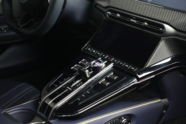 New 2026 Aston Martin Vantage for sale $240,400 at Alfa Romeo of Westport in Westport CT 06880 27