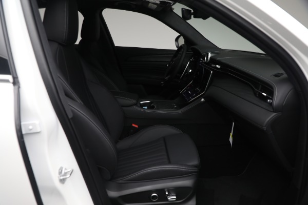 Used 2025 Maserati Grecale for sale $57,550 at Alfa Romeo of Westport in Westport CT 06880 15