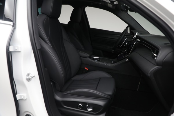 Used 2025 Maserati Grecale for sale $57,550 at Alfa Romeo of Westport in Westport CT 06880 16