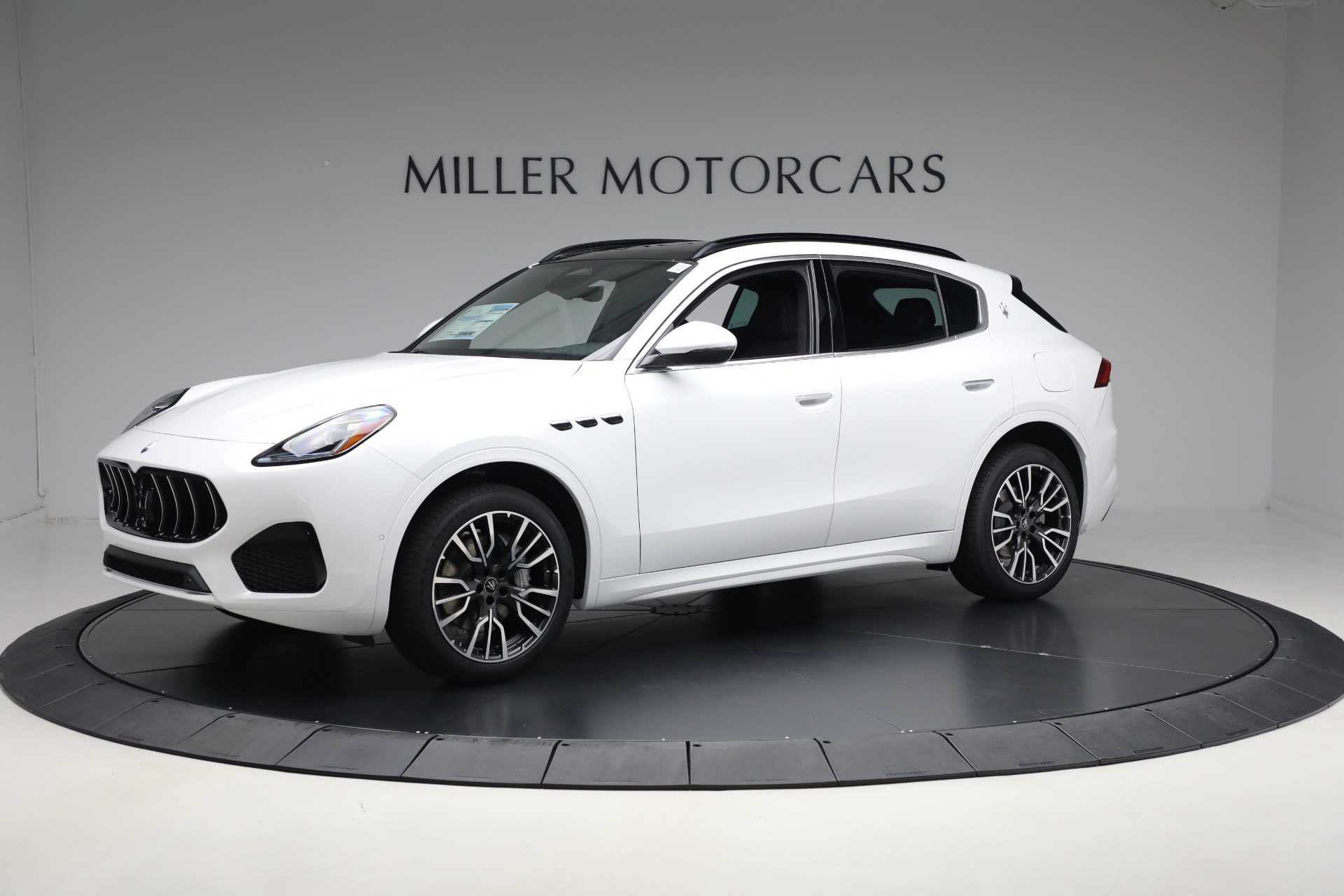 Used 2025 Maserati Grecale for sale $57,550 at Alfa Romeo of Westport in Westport CT 06880 1