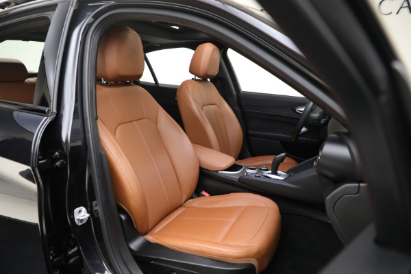 Used 2022 Alfa Romeo Giulia for sale Sold at Alfa Romeo of Westport in Westport CT 06880 10