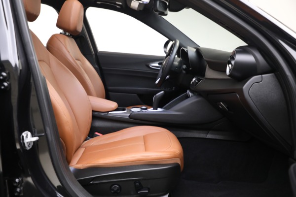 Used 2022 Alfa Romeo Giulia for sale Sold at Alfa Romeo of Westport in Westport CT 06880 12