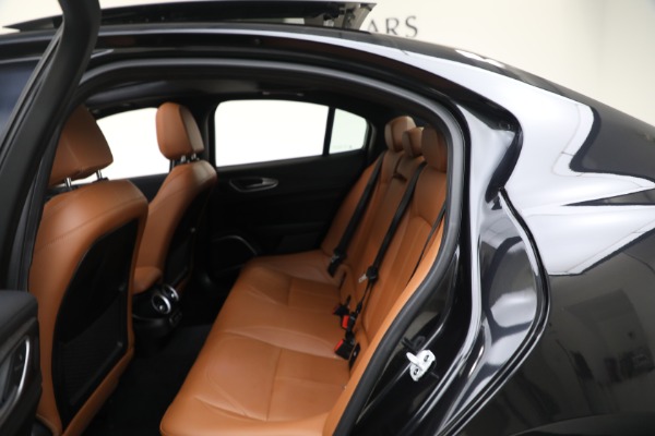 Used 2022 Alfa Romeo Giulia for sale Sold at Alfa Romeo of Westport in Westport CT 06880 13