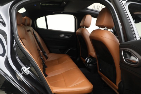 Used 2022 Alfa Romeo Giulia for sale Sold at Alfa Romeo of Westport in Westport CT 06880 14