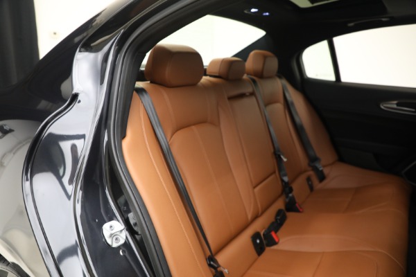 Used 2022 Alfa Romeo Giulia for sale Sold at Alfa Romeo of Westport in Westport CT 06880 16