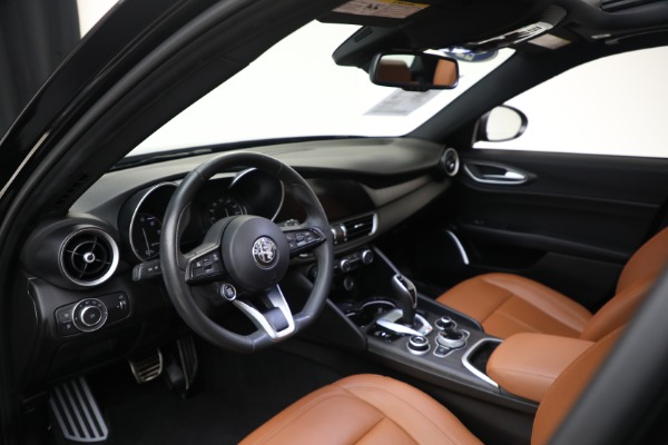 Used 2022 Alfa Romeo Giulia for sale Sold at Alfa Romeo of Westport in Westport CT 06880 17