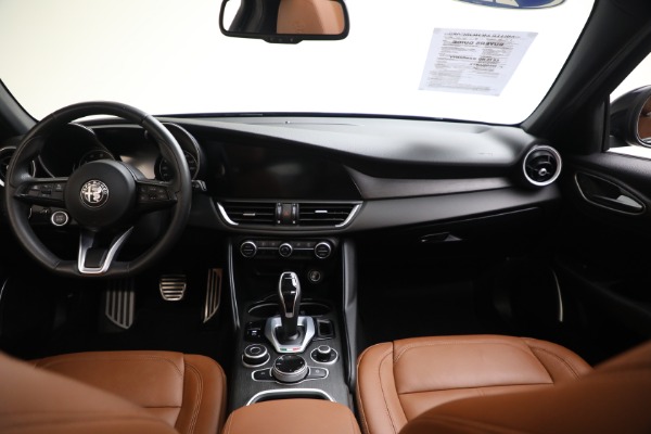 Used 2022 Alfa Romeo Giulia for sale Sold at Alfa Romeo of Westport in Westport CT 06880 18