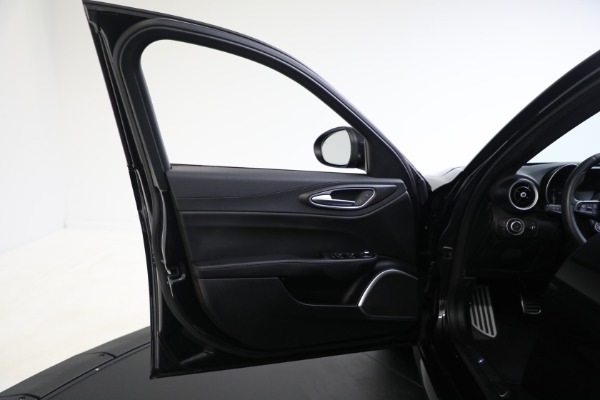 Used 2022 Alfa Romeo Giulia for sale Sold at Alfa Romeo of Westport in Westport CT 06880 19