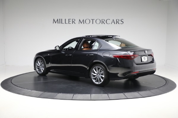 Used 2022 Alfa Romeo Giulia for sale Sold at Alfa Romeo of Westport in Westport CT 06880 3