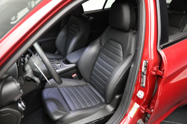 Used 2022 Alfa Romeo Giulia Veloce for sale Sold at Alfa Romeo of Westport in Westport CT 06880 15