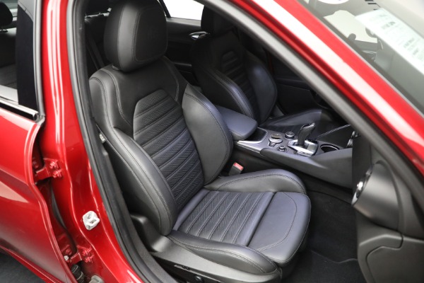 Used 2022 Alfa Romeo Giulia Veloce for sale Sold at Alfa Romeo of Westport in Westport CT 06880 17