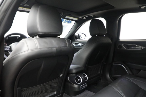 Used 2022 Alfa Romeo Giulia Veloce for sale Sold at Alfa Romeo of Westport in Westport CT 06880 19