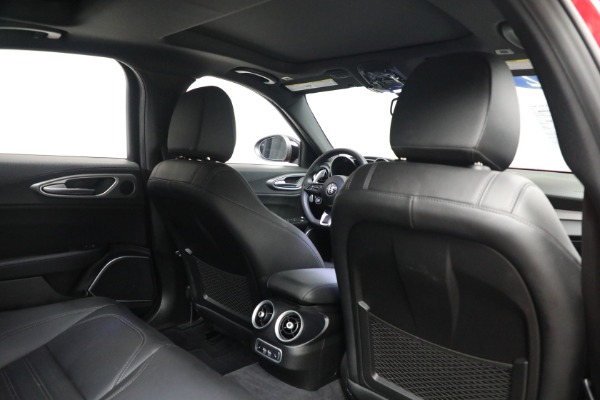 Used 2022 Alfa Romeo Giulia Veloce for sale Sold at Alfa Romeo of Westport in Westport CT 06880 21