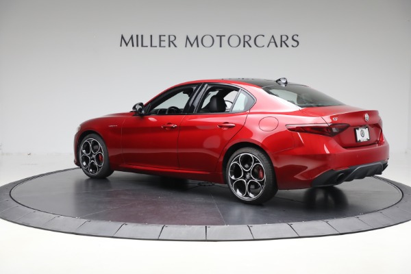 Used 2022 Alfa Romeo Giulia Veloce for sale Sold at Alfa Romeo of Westport in Westport CT 06880 4