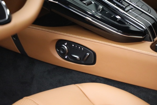 New 2026 Aston Martin Vantage for sale $240,100 at Alfa Romeo of Westport in Westport CT 06880 22